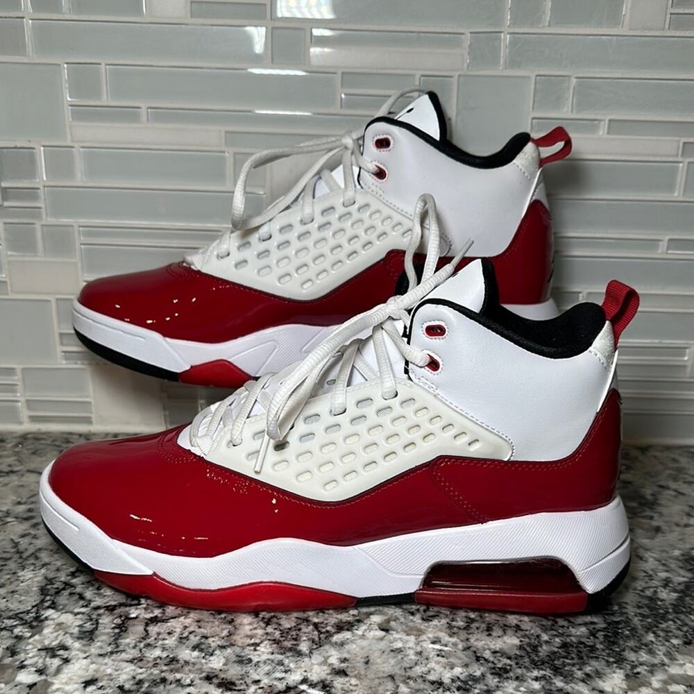 Jordan Maxin 200 White Black Gym Red Sneakers - 10